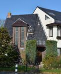 Het driehoekige raampje aan de zijkant van de zolderverdieping.
<br/>
Richard Keijzer, 2014-10-28